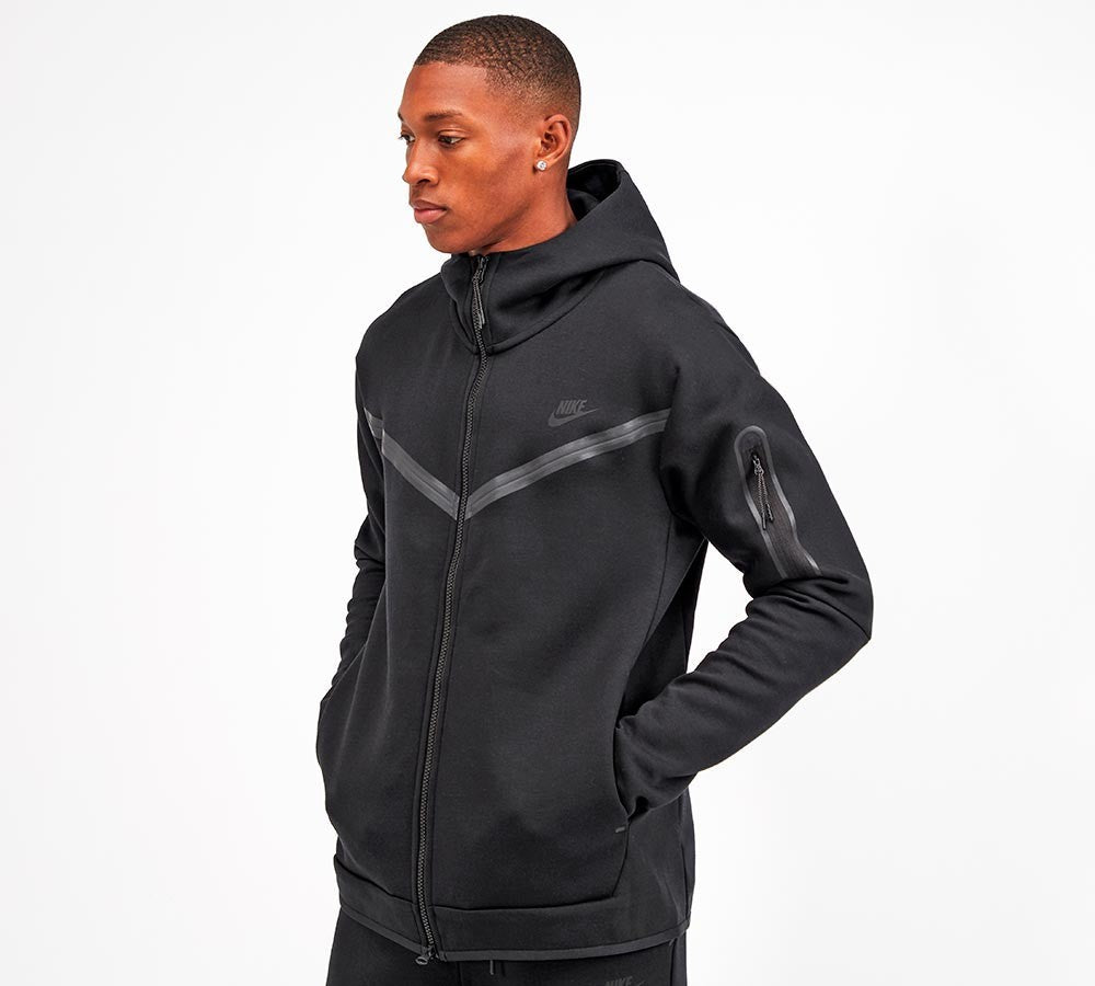 nike tech black outfit