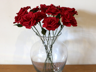 Bouquet de pois de senteur et de roses en papier – Ici Présent!