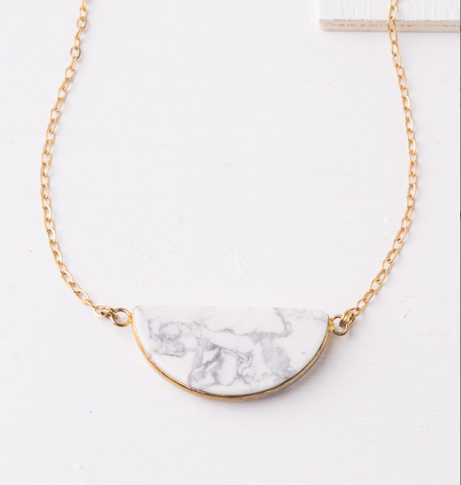 Pendant necklace - Gold-coloured/Heart - Ladies | H&M IN