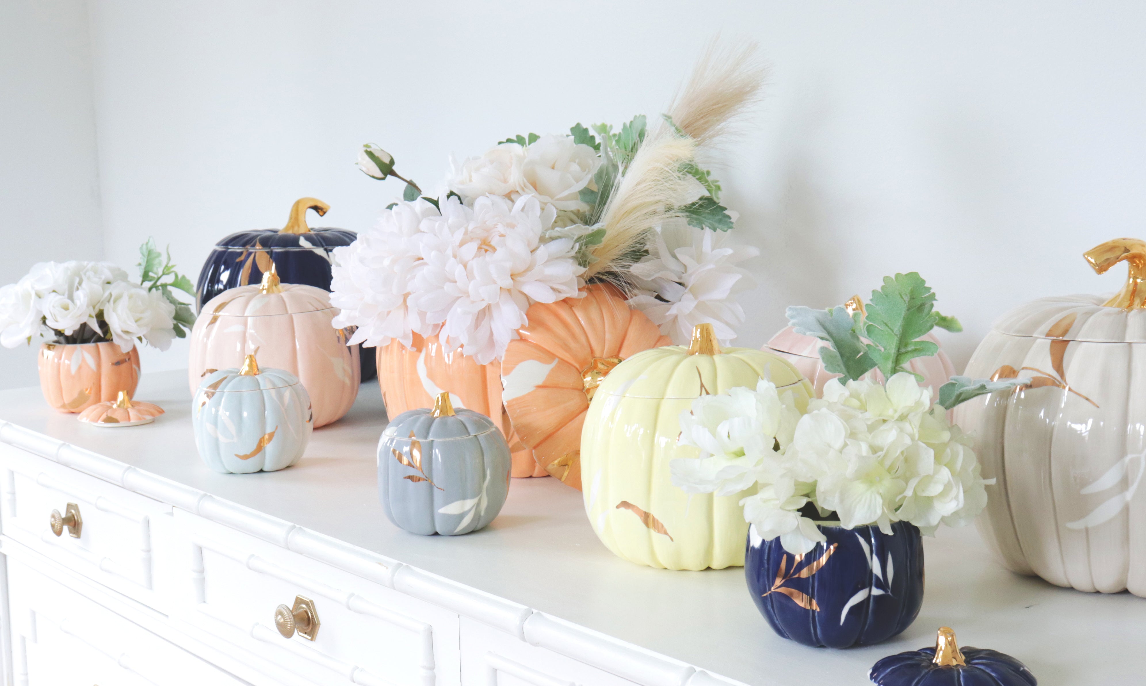 Layered Leaves Pumpkin Jars with 22K Gold Accents in Light Gray