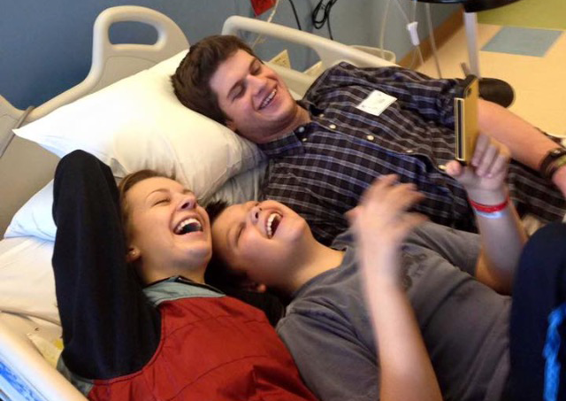 Hailey Armstorng, Ian Armstrong & Peyton Armstrong laughing in a hospital bed
