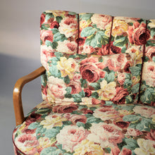 Load image into Gallery viewer, Vintage sofa met gebloemde bekleding .Zweden jaren 50