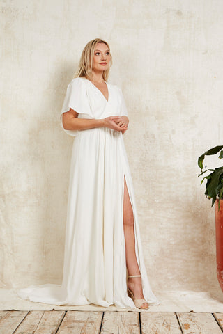 perfect wedding dress for a destination wedding