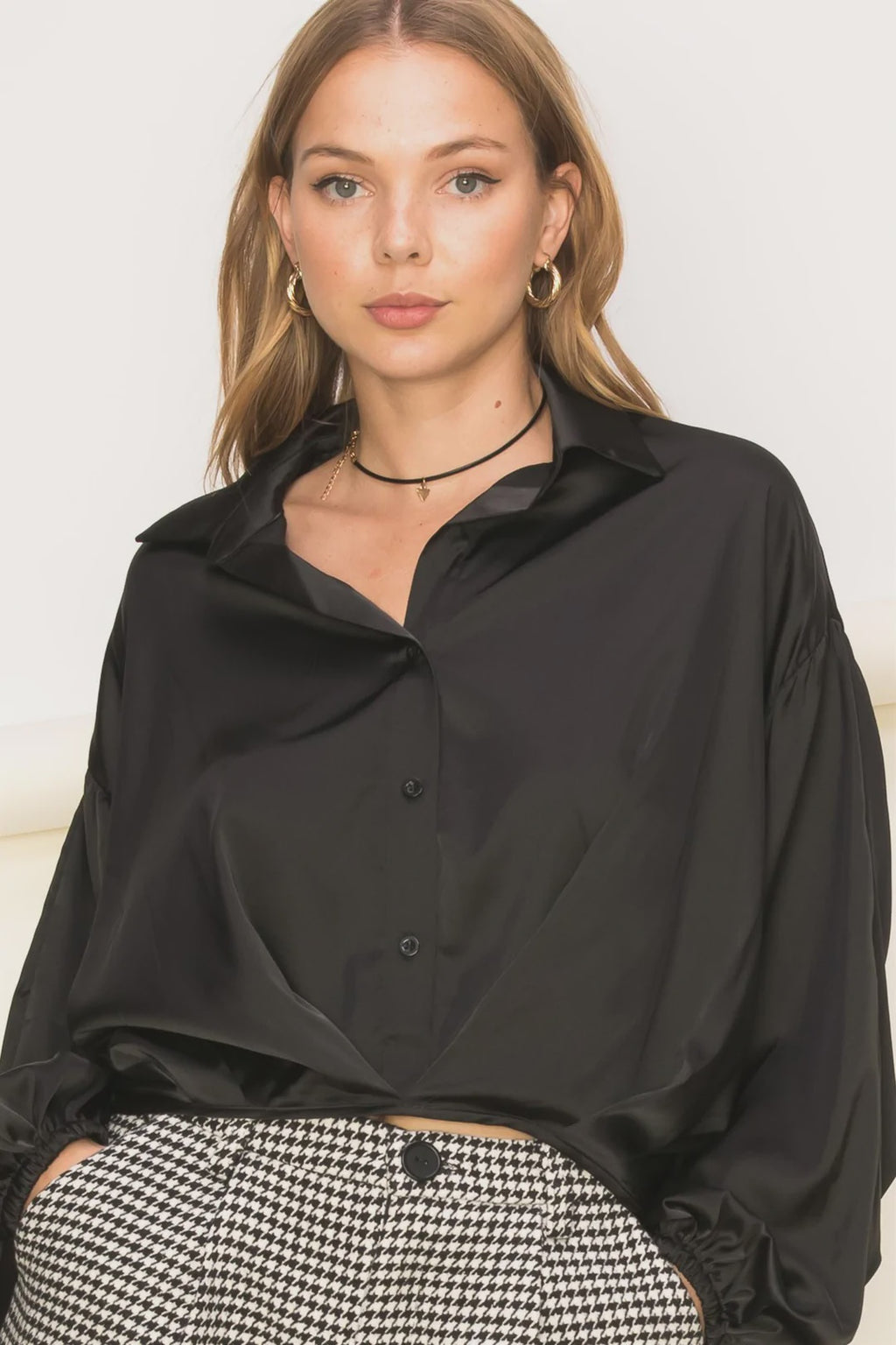 TRIOMPHE CROP TOP IN GAUFFERED SILK - BLACK