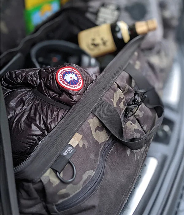 https://cdn.shopify.com/s/files/1/0016/9630/1158/files/Multicam_Black_Range_Bag_Trunk.webp?v=1750301039