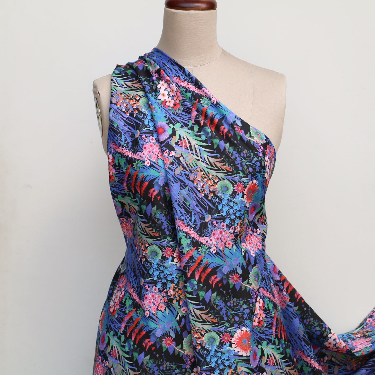 Tresco Black - Liberty Tana Lawn™ – Tessuti Fabrics - Online Fabric Store