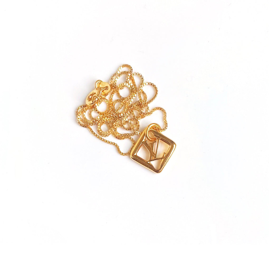 Repurposed Louis Vuitton Gold & Café Charm Paper Clip Bracelet –  DesignerJewelryCo