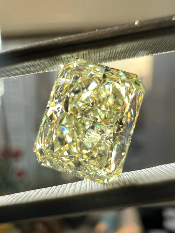 fancy light yellow diamond