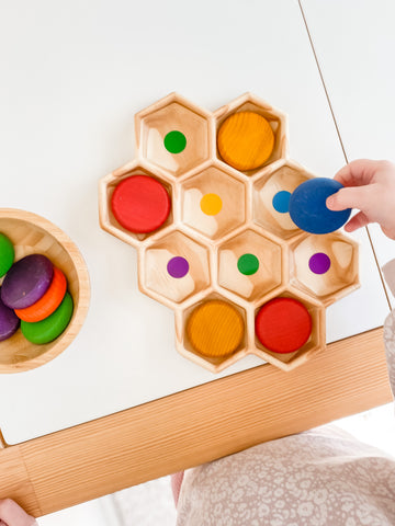 Colour-matching activity with Grapat coins and stickers.
