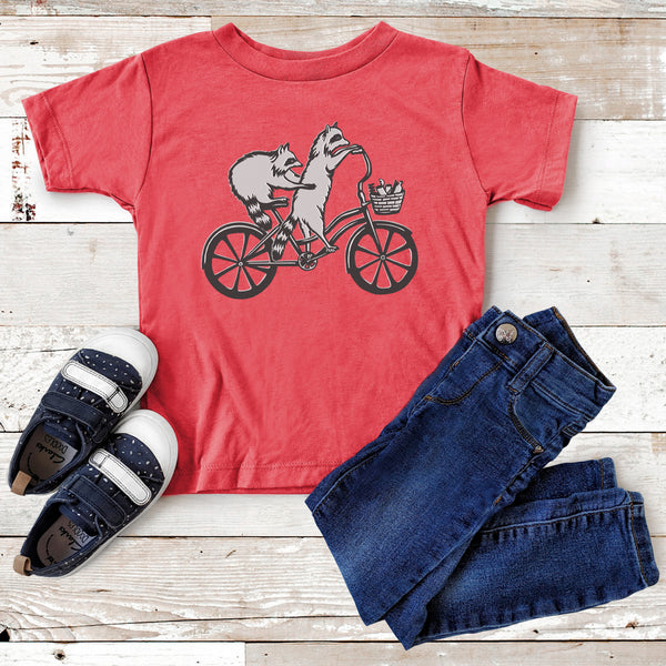Raccoons on bike t-shirt, ratons laveurs à vélo chandail