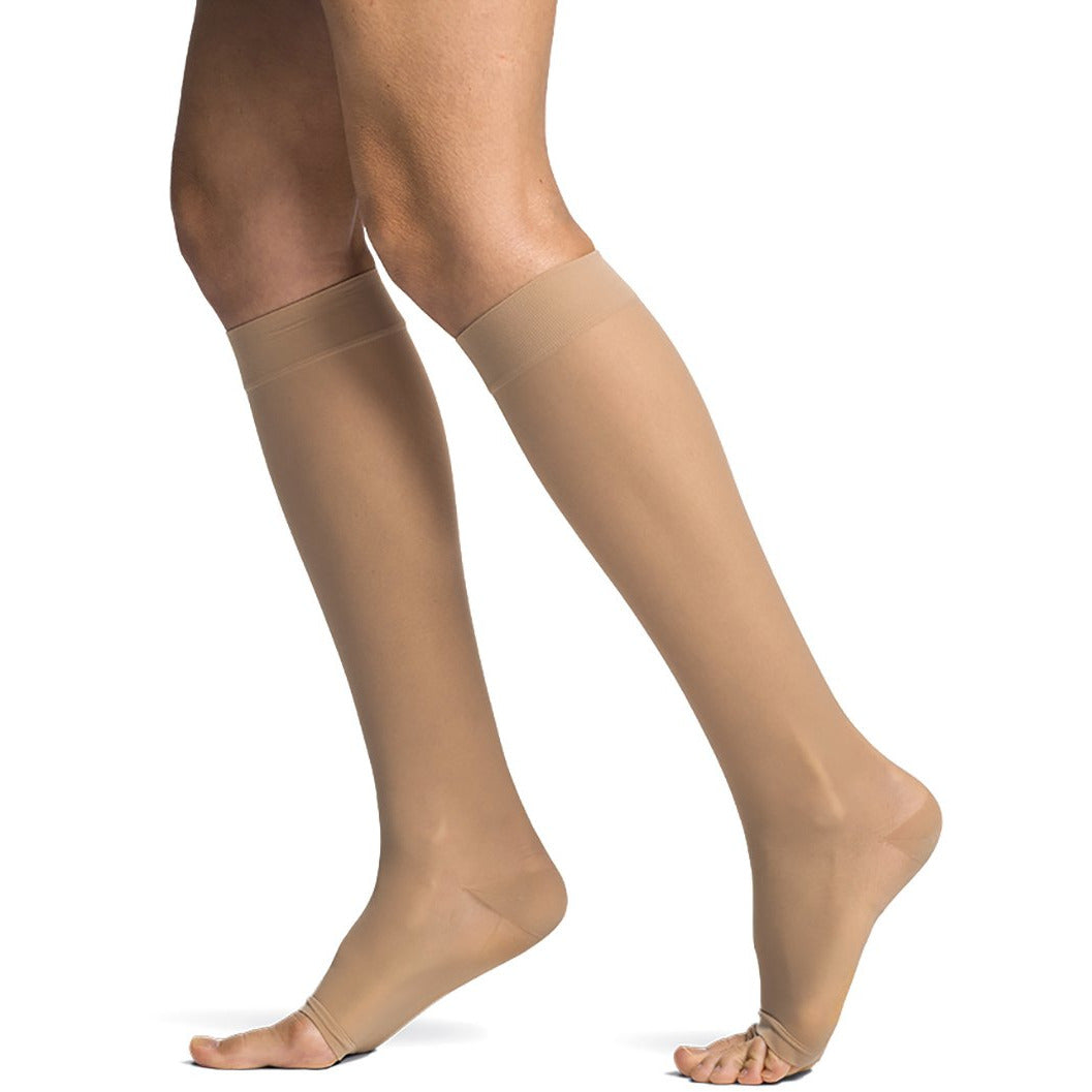 SIGVARIS Women's Style Sheer 780 Closed Toe Pantyhose 20-30mmHg - Mocha -  Small Short