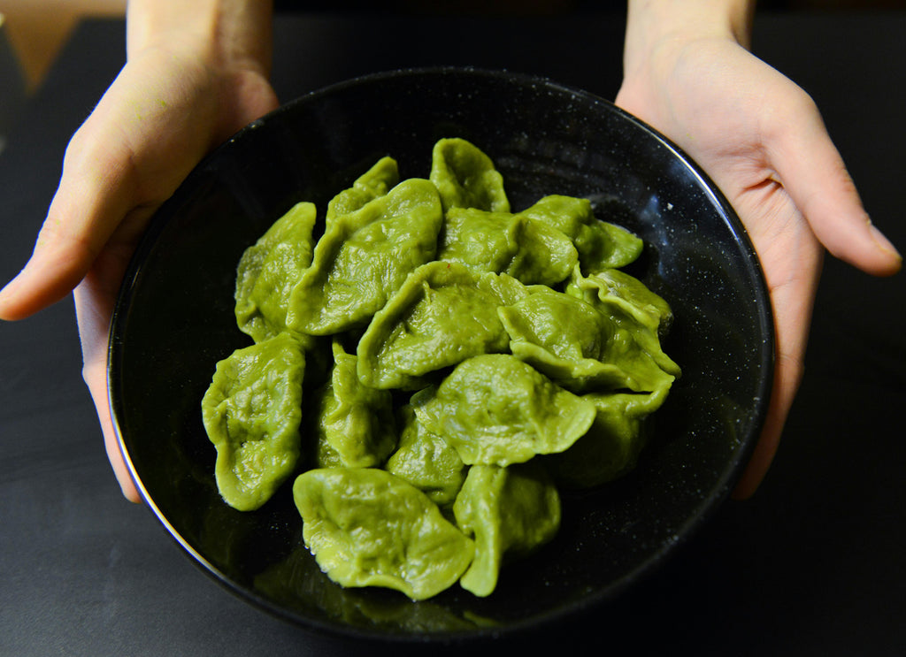 spinach pasta on a plate