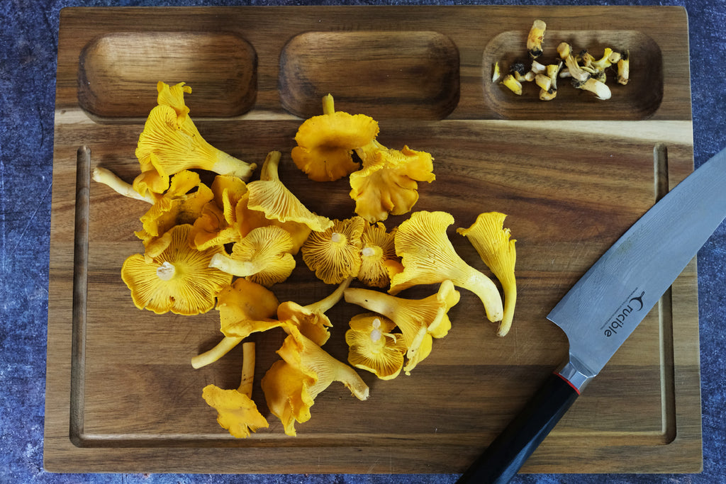 trimming chantarelles