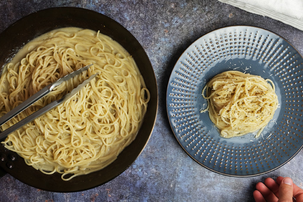 pasta cacio e pepe served