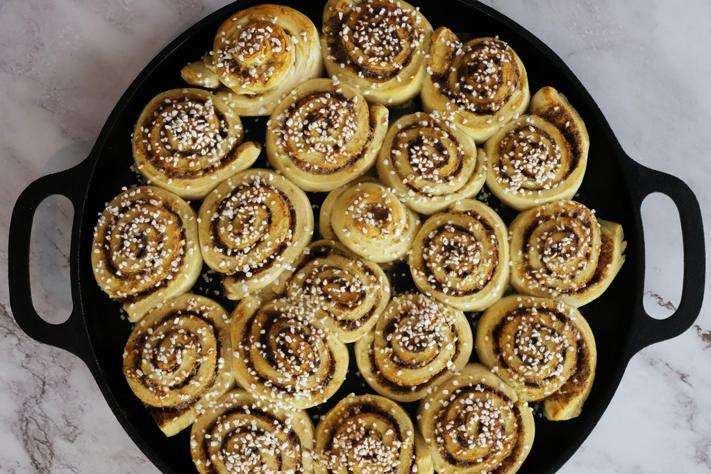 baked cinnamon roles