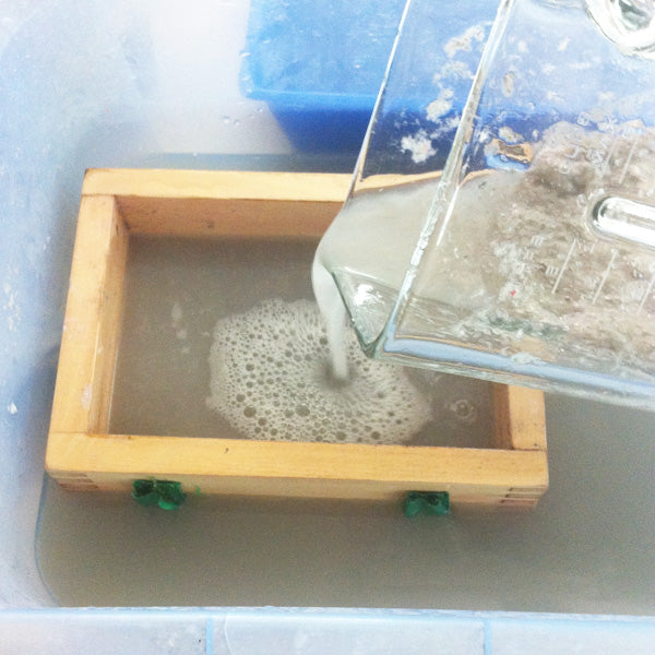 pouring blended paper pulp into mould