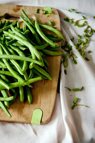 green beans on cutting board