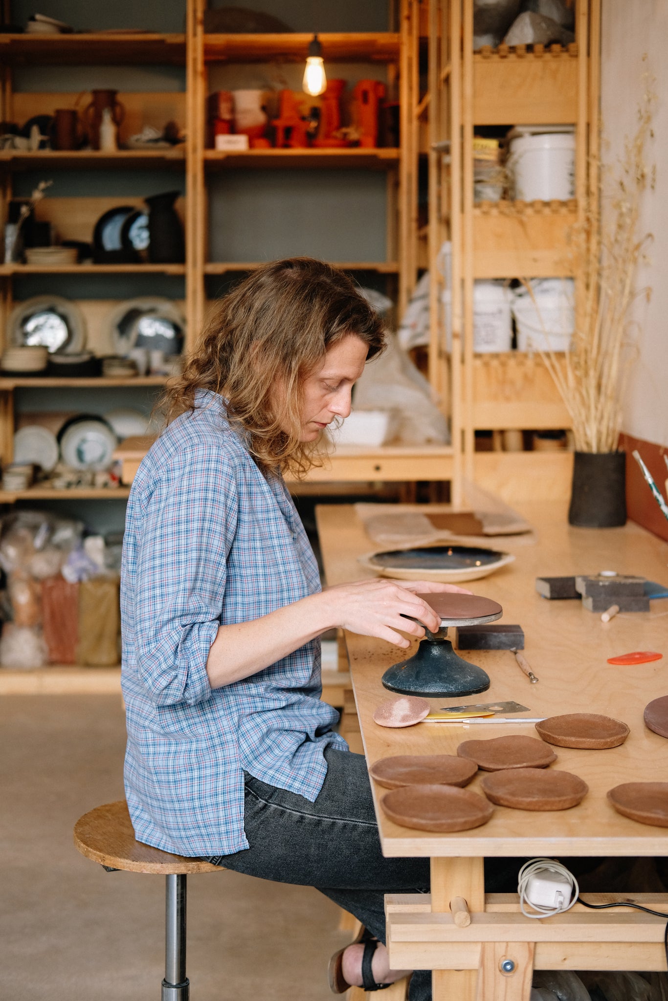 Meeting and interview with ceramist Lola Moreau on Brutal Ceramics