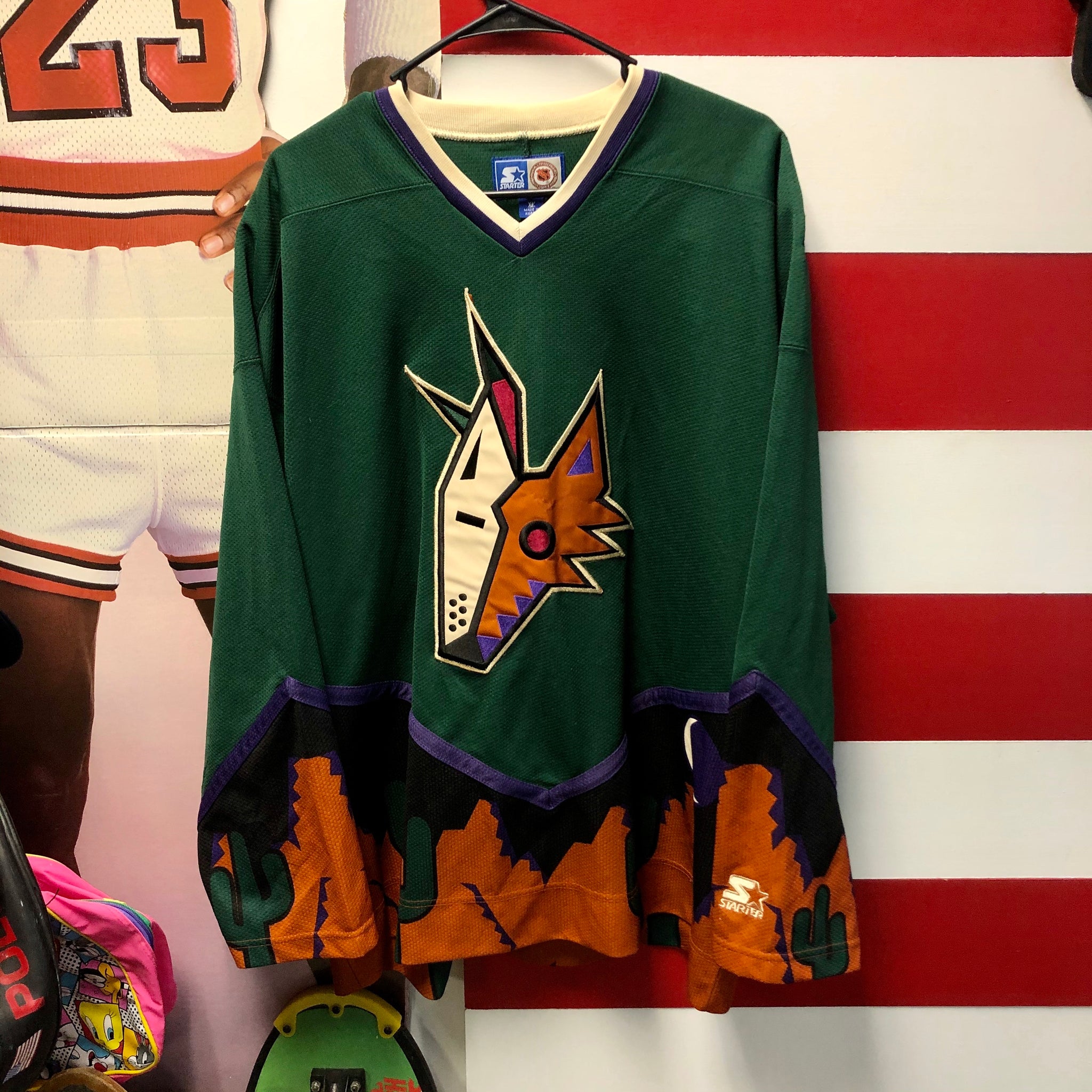 phoenix coyotes green jersey