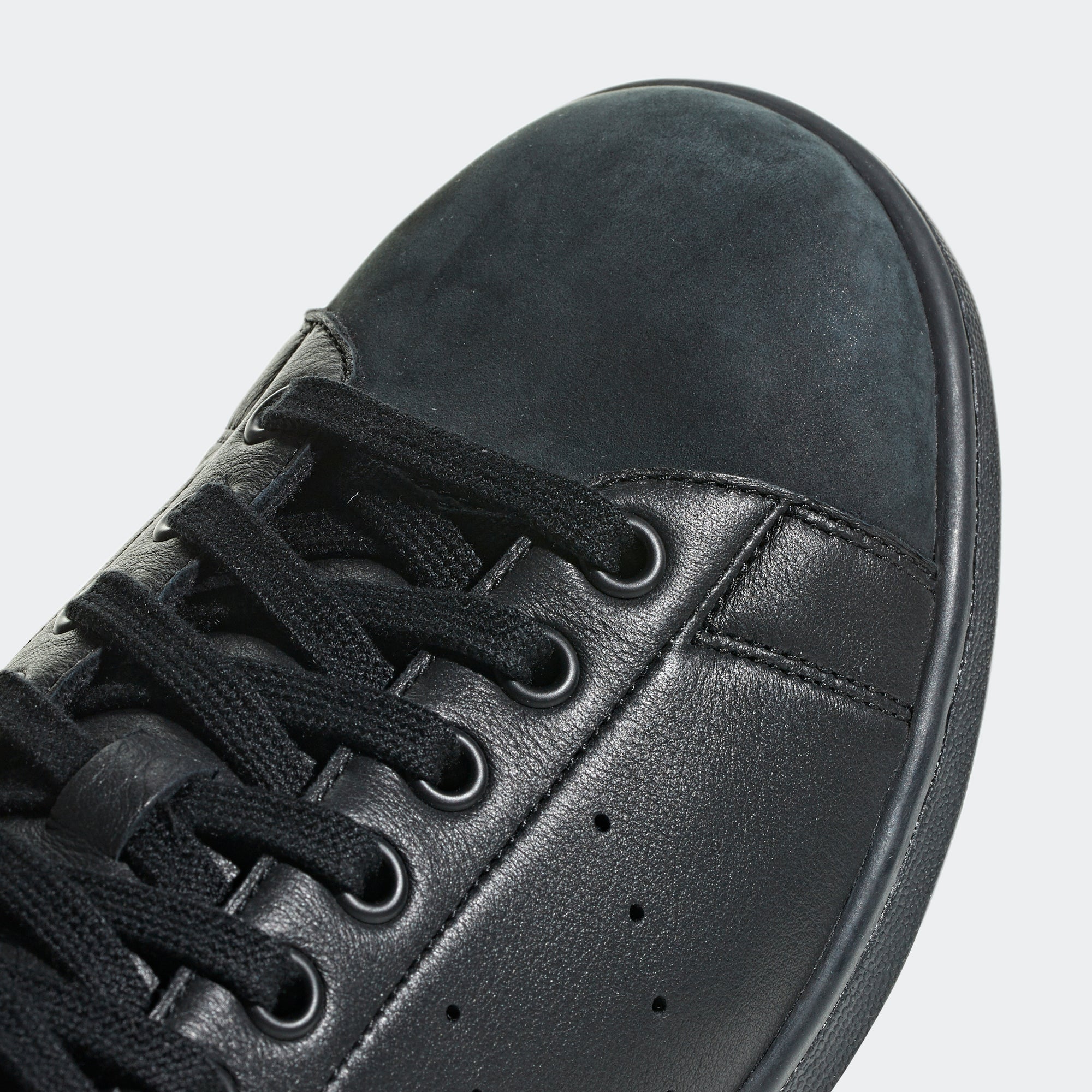 stan smith triple black