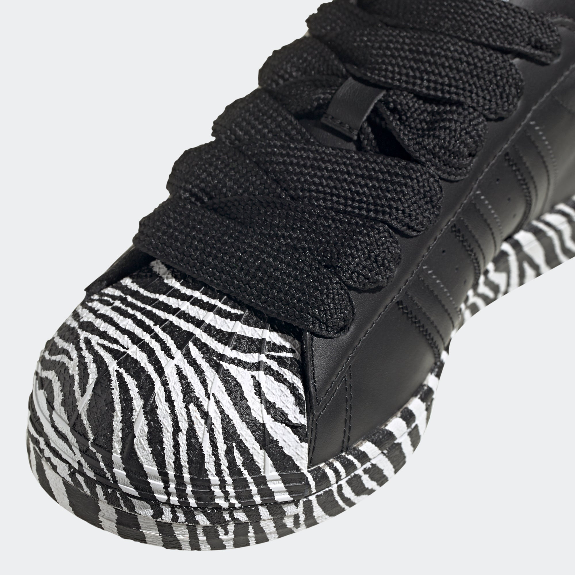 adidas superstar zebra