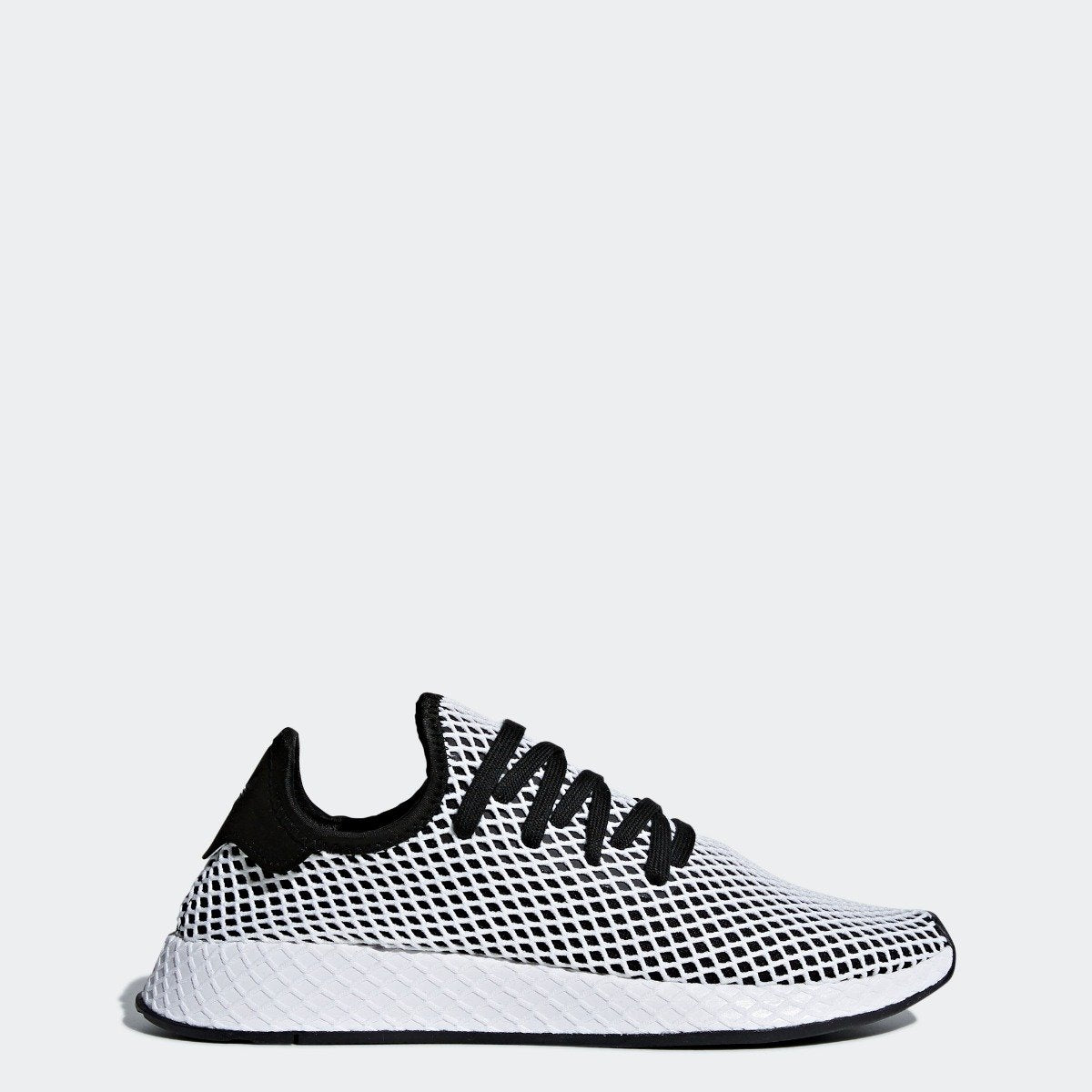 deerupt runner shoes black and white