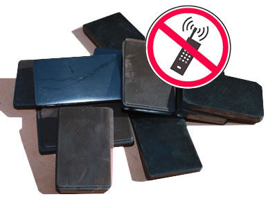 Shungite plaque de protection pour le téléphone 25x15mm noire polie