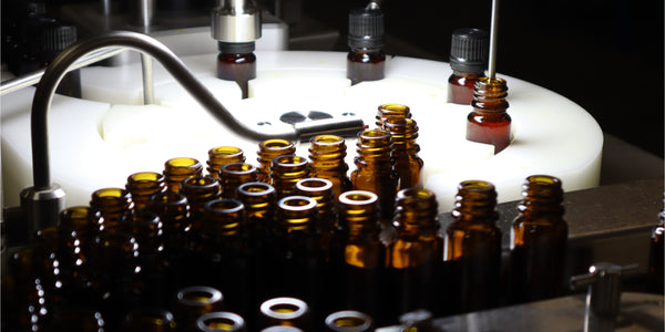 Machine filling bottles