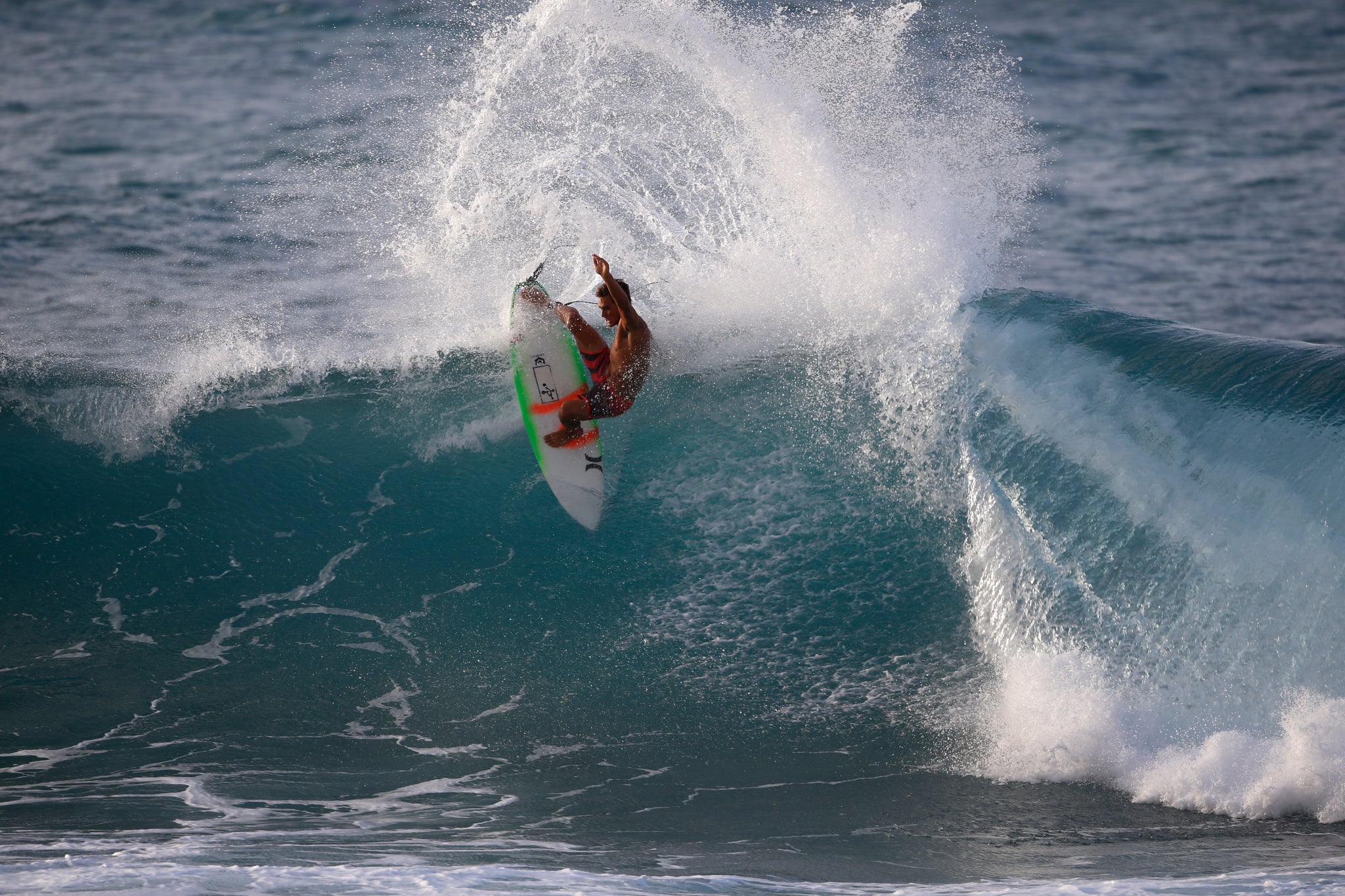 Barron Mamiya on a Chemistry surfboard, surfing at Backdoor Hawaii on his performance surfboard built with Varial foam