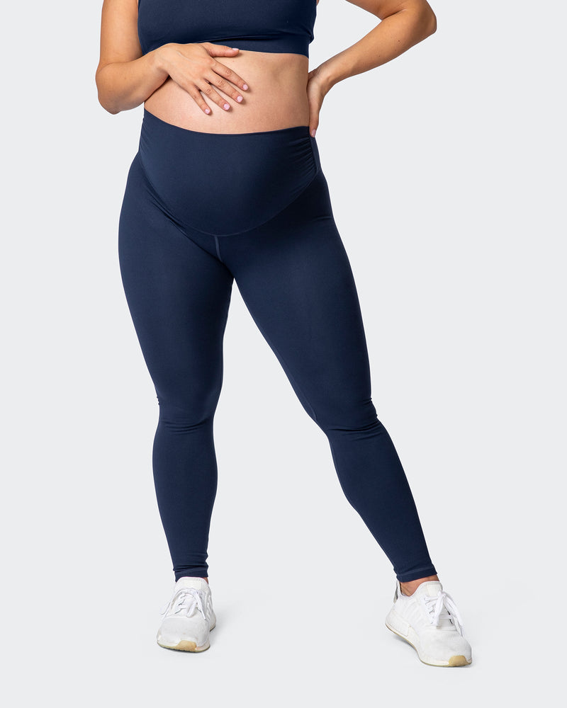 Flexible Navy blue sportswear for pregnant women –