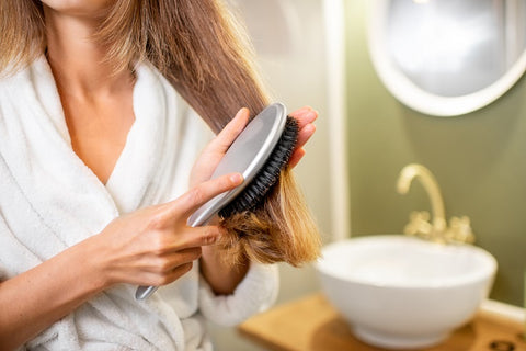 Pellicule après lavage des cheveux : cause du stress et remède naturel