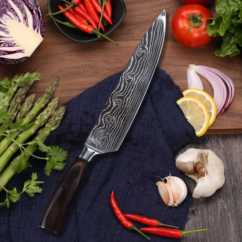 The Eden Classic Damast chef's knife is an absolute must-have for in your knife block. Anything is possible with this knife. Like the Santoku this European chef's knife is great for cutting vegetables, fish and fruit. But also finely chopping herbs, crushing pepper corns and peeling cloves of garlic is easy with this all-rounder.