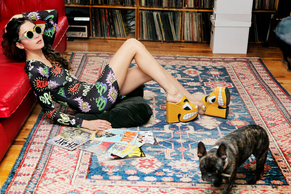 aisha gunnell posing on ground with french bulldog