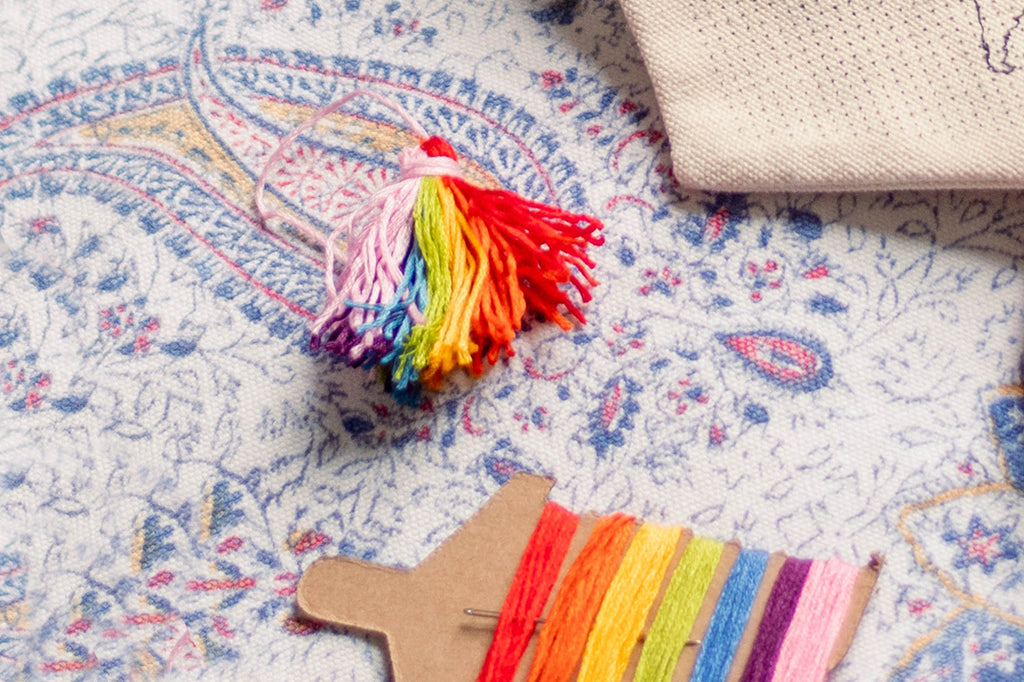How to make a rainbow threads tassel 🌈 DIY – Chasing Threads