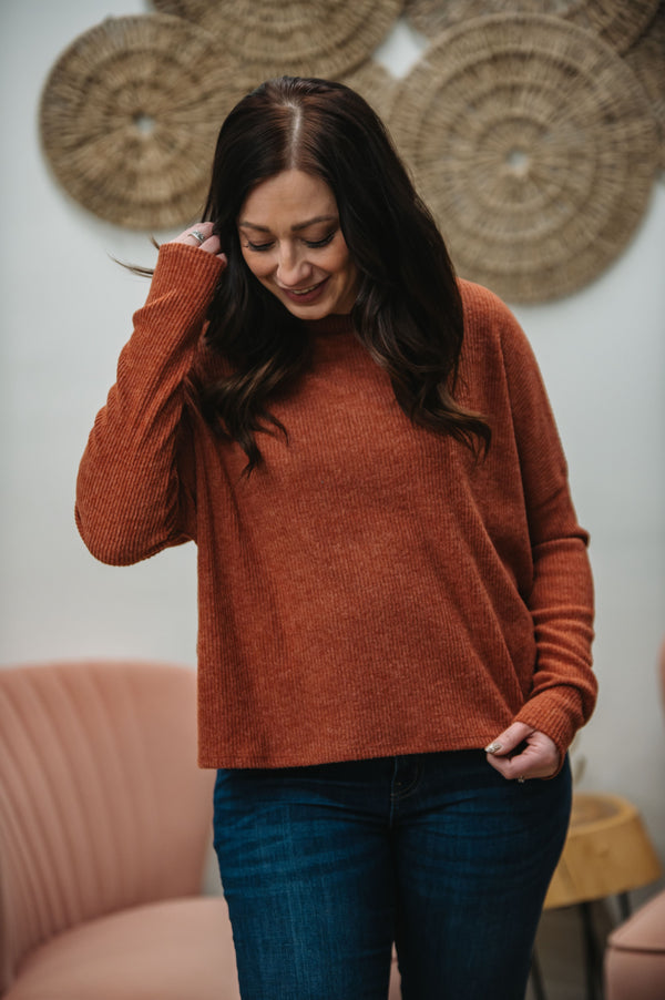 SHIITAKE- Navy thick ribbed sweater with irregular bottom detail