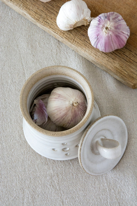 https://cdn.shopify.com/s/files/1/0017/8048/2163/products/ceramic-garlic-keeper-808921.jpg?v=1687123982&width=533