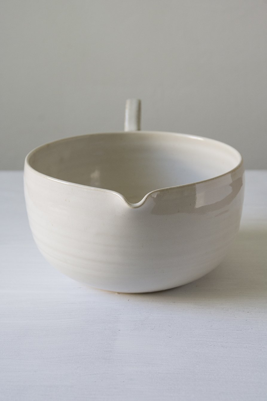 white pottery bowl