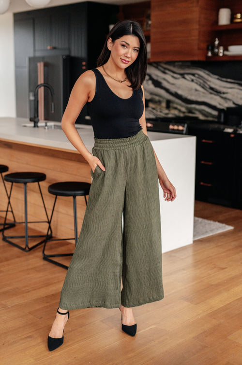 Up To Date Pleated Wide Leg Pants In Black – Iris & Rainbow Boutique