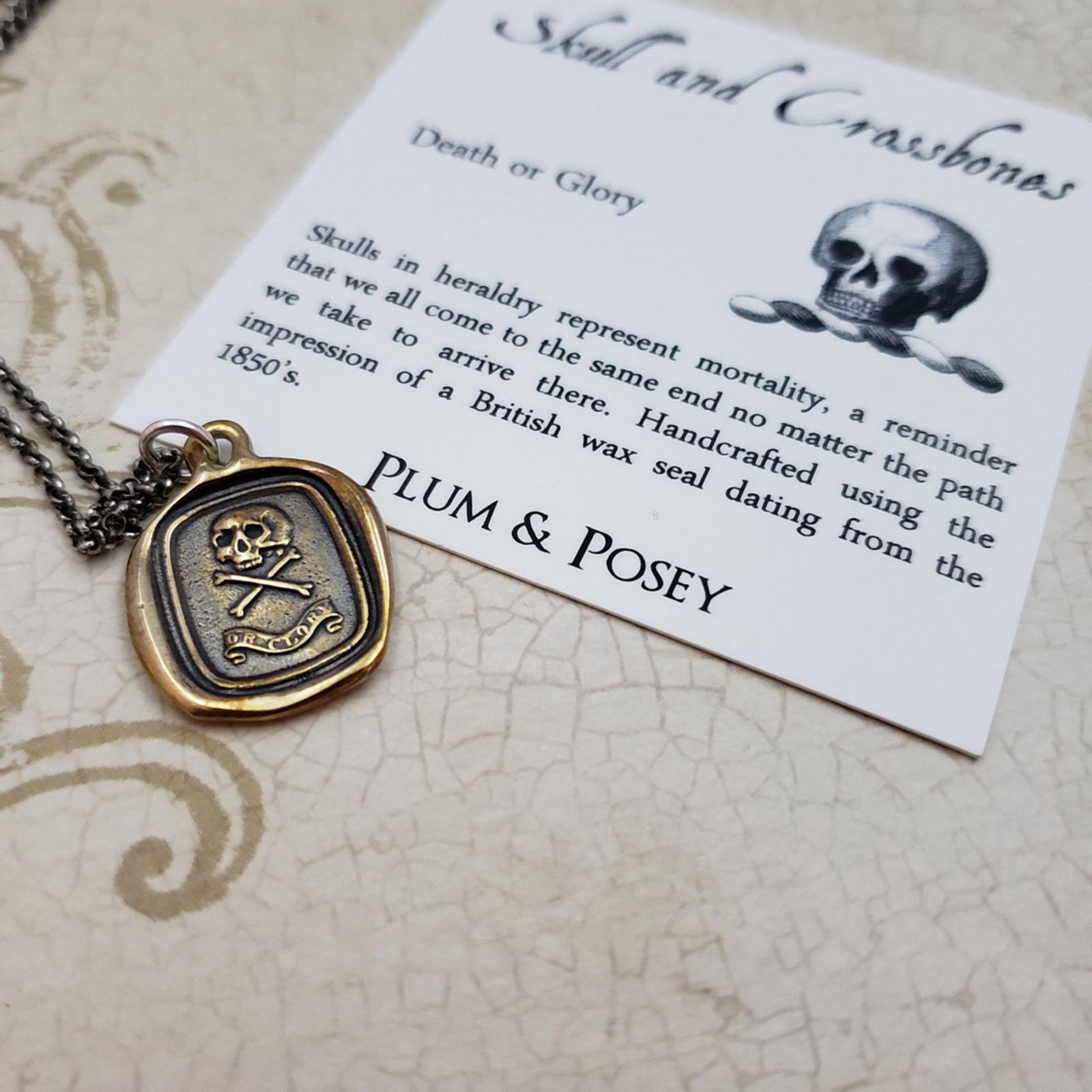 Skull & Crossbones 'I do not fear your heart' necklace in Gold