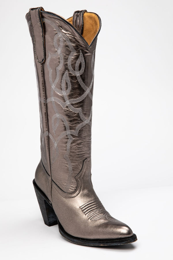 boots with round toe