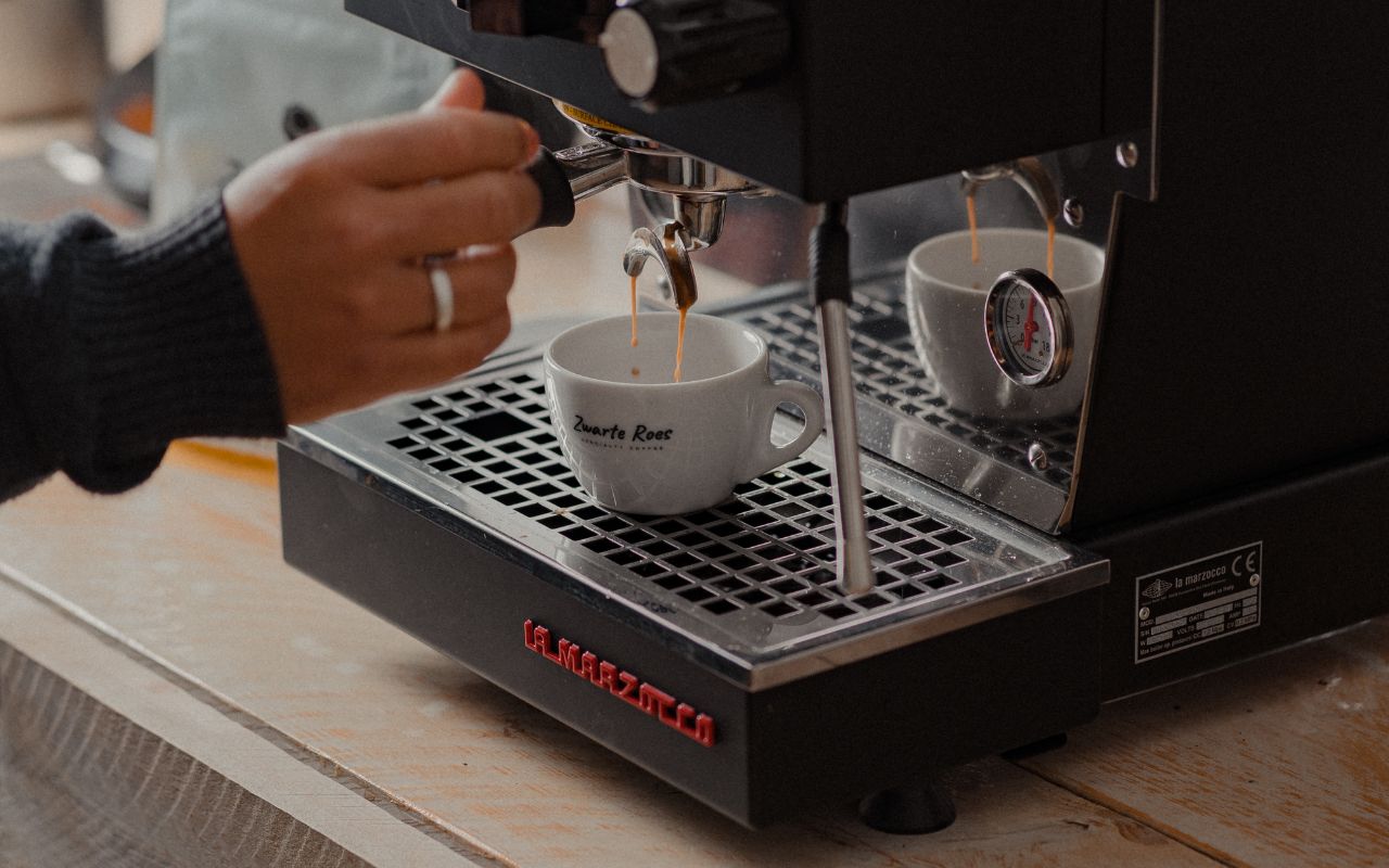 Almachtig Verplicht aanpassen Top 5 beste halfautomatische espressomachines 2023 – Zwarte Roes
