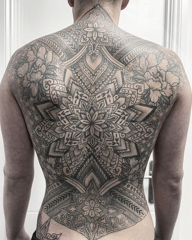 back-mandala-adz-tatoo-abyss - Tattoo Abyss Montreal