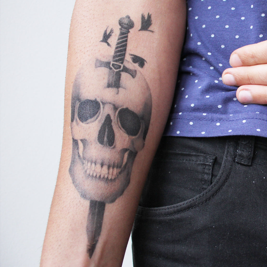 Skull with Dagger – Tattoo Icon