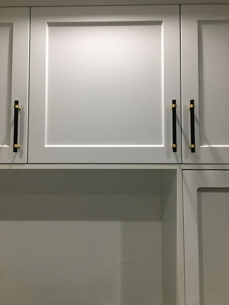 Posh Hardware Shop - White Kitchen Cabinets with Vemdalen Hardware