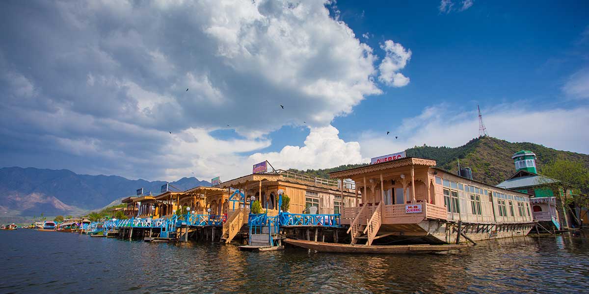 houseboat in Kashmir