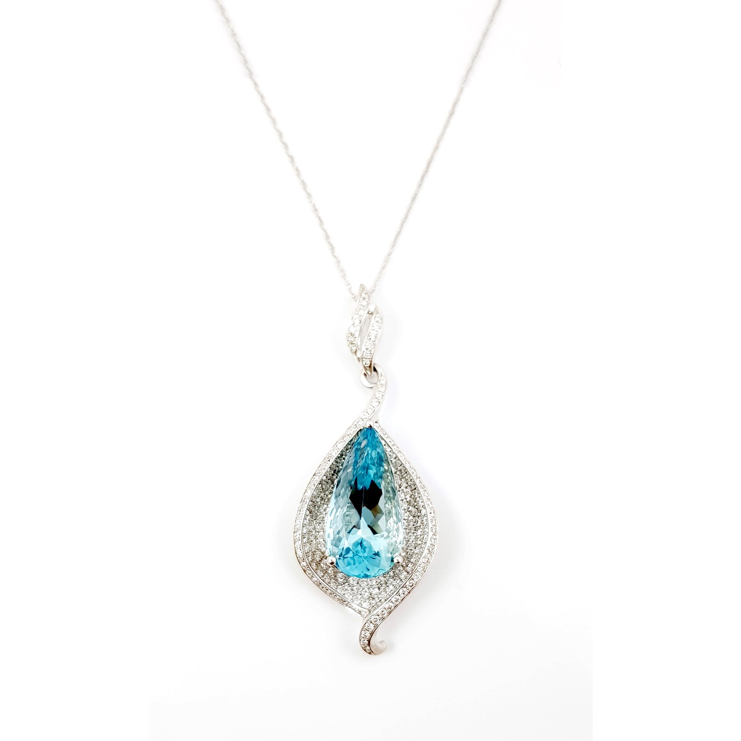 santa maria aquamarine pendant