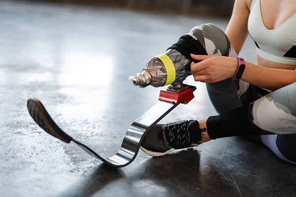 Woman at gym with prosthetic leg.