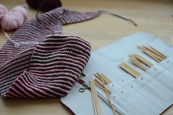 easy and simple scarf in garter stitch by Atelier de Soyun