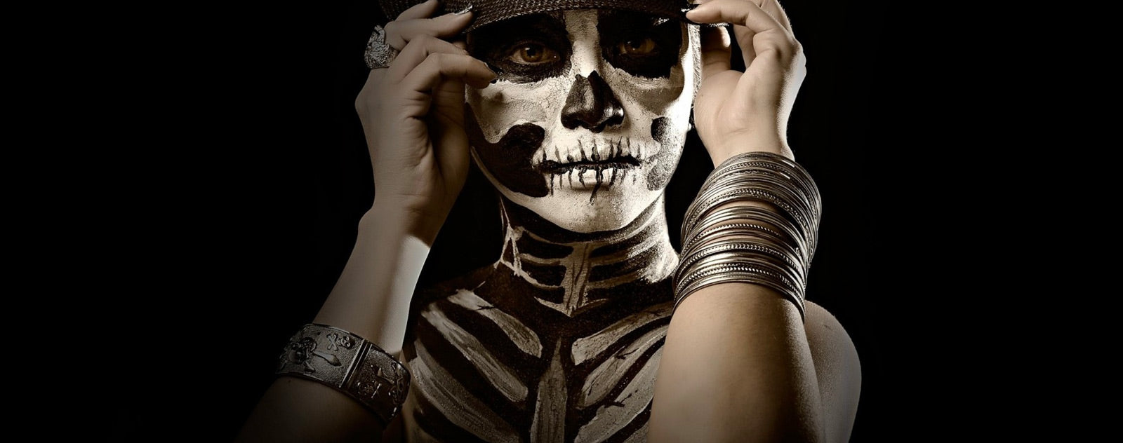 Skull bracelet woman