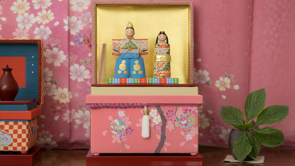 雛人形を飾り、保管できる茶箱
